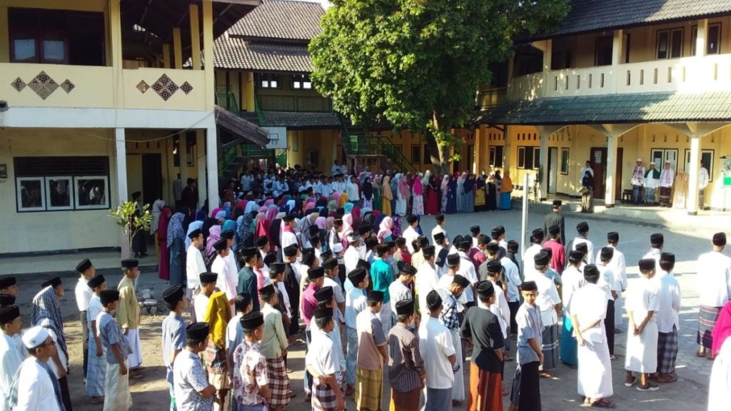 Peringatan Hari Santri 2019 di Ponpes Birrul Walidain NW Rensing Lantunkan Ikrar Santri dan Mars NW
