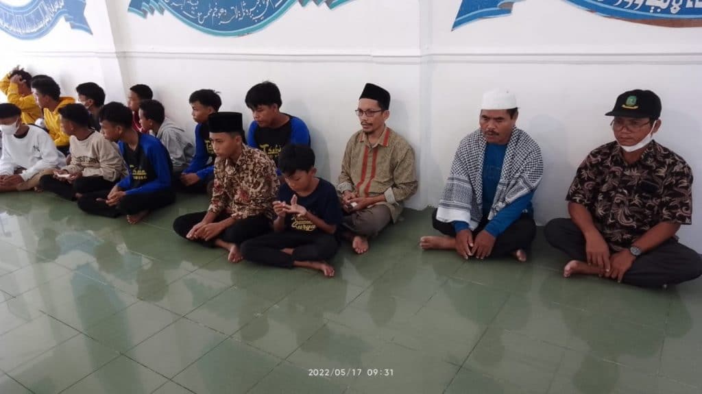 Siswa Kelas 9 Berziarah Ke Makam Maulanasyeikh di Pancor dan Wisata Akhir Tahun