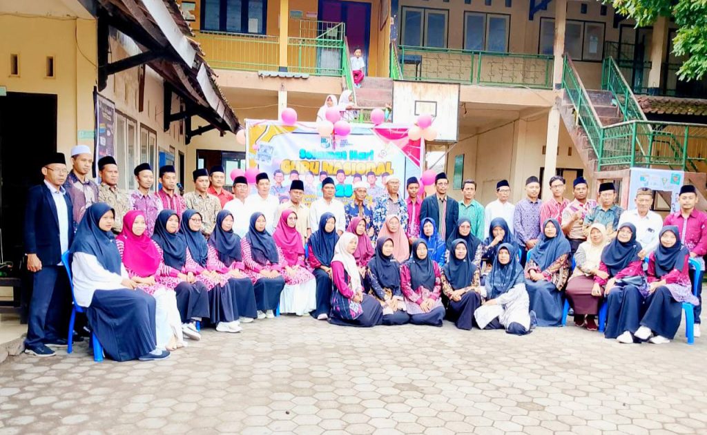 Ponpes Birrul Walidain Rayakan Hari Guru 2025 dengan Beragam Kegiatan